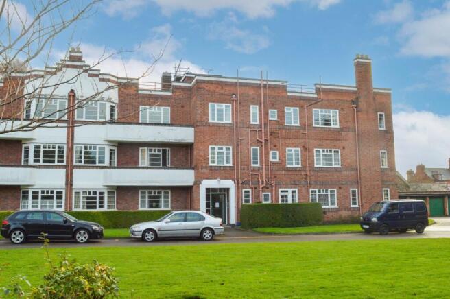 2 bed property, in Knighton Court Knighton Park Road, £175,000