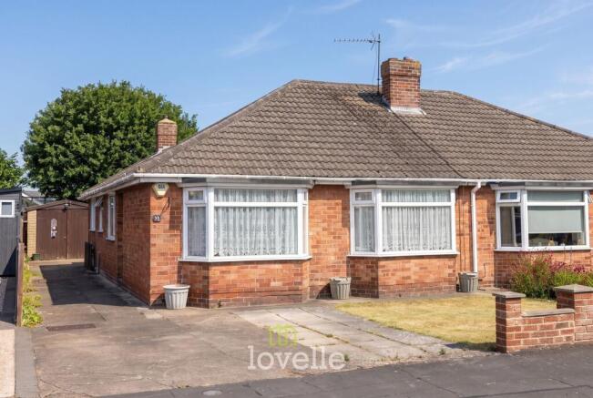 3 bed property, in Holton Mount, £180,000