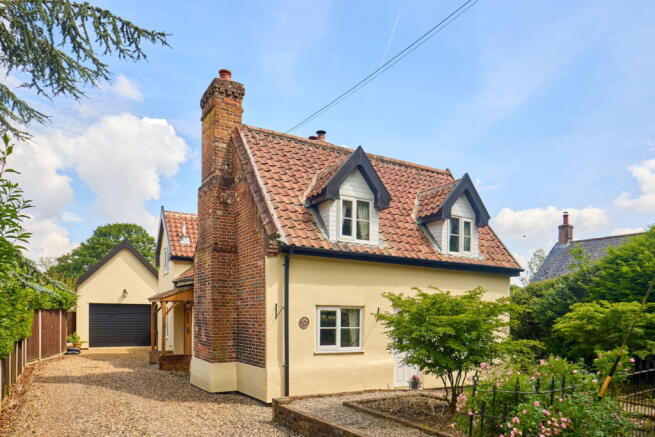 4 bed property, in The Green, £550,000