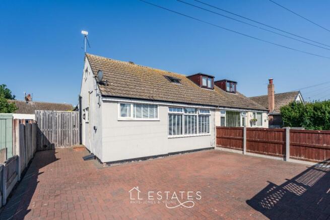 2 bed property, in Prestatyn, £190,000