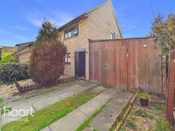 2 bed property, in Banff Close, £325,000