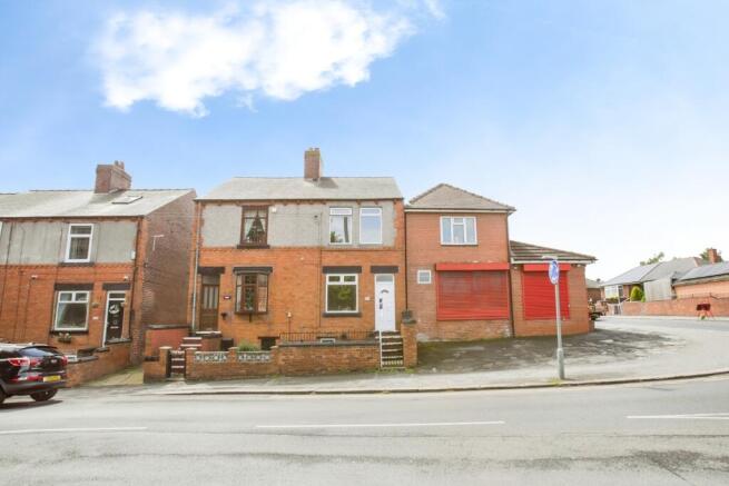 2 bed property, in Summer Lane, £95,000