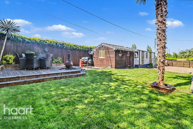 3 bed property, in Bell Farm Lane, £300,000