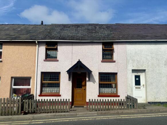 2 bed property, in 2 Gwargate, £45,000