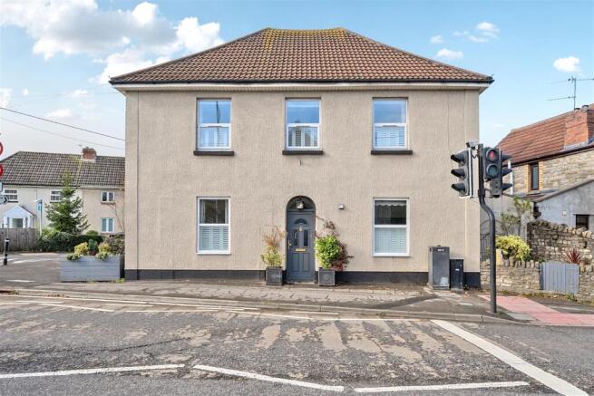 5 bed property, in Bristol Road, £465,000