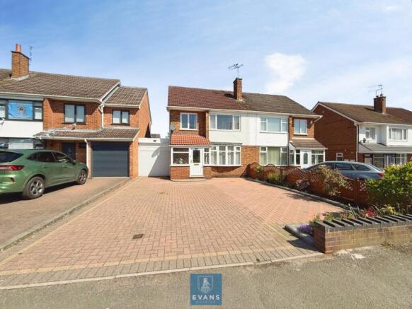 3 bed property, in Broad Lane, £285,000