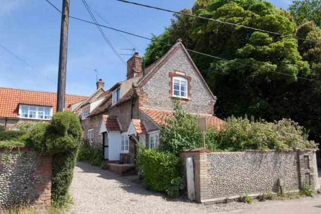 1 bed property, in Charming 'Chocolate Box' Cottage in Stiffkey, £395,000