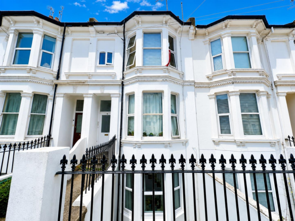 1 bed property, in Gladstone Place, £250,000