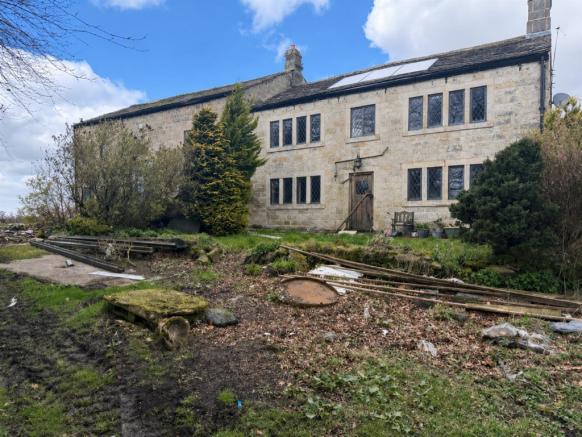 5 bed property, in Blackshaw Head, £600,000