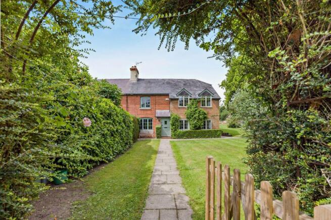 4 bed property, in Copse View, £975,000