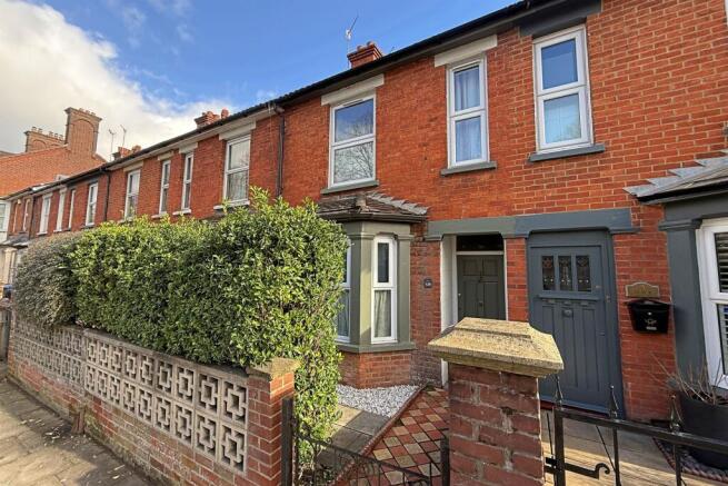 2 bed property, in Salisbury City Centre, £290,000