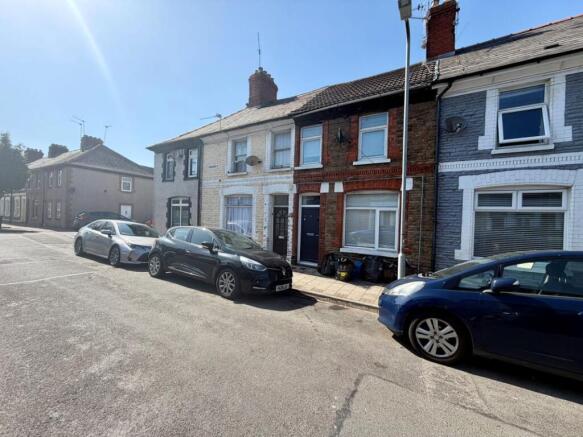 2 bed property, in Treharris Street, £90,000