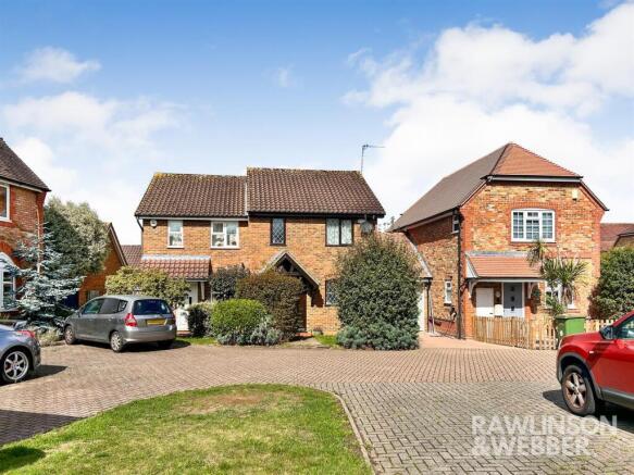 3 bed property, in Grafton Way, £500,000
