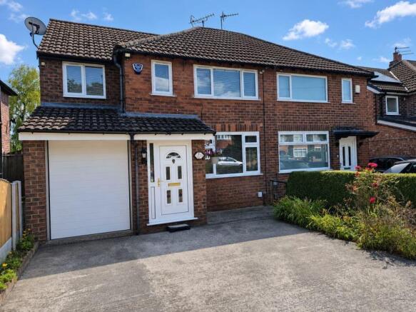 3 bed property, in Osborne Street, £300,000