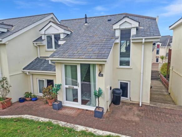 2 bed property, in Lusty Glaze Road, £325,000