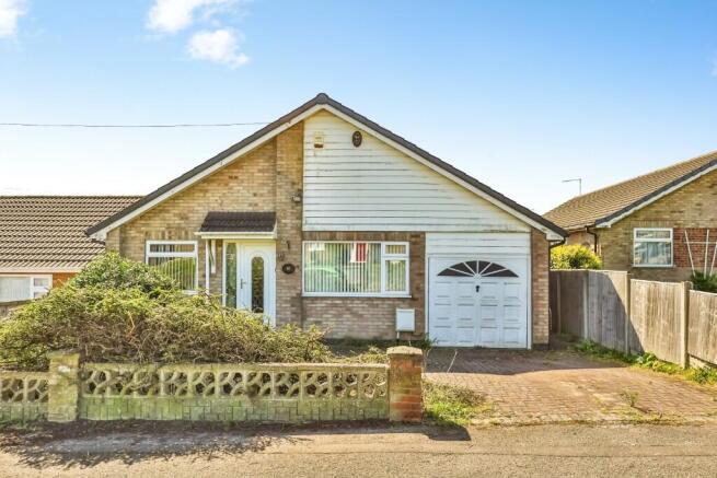 3 bed property, in Thomson Drive, £195,000