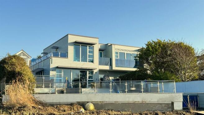 4 bed property, in Gardens Road, £2,300,000