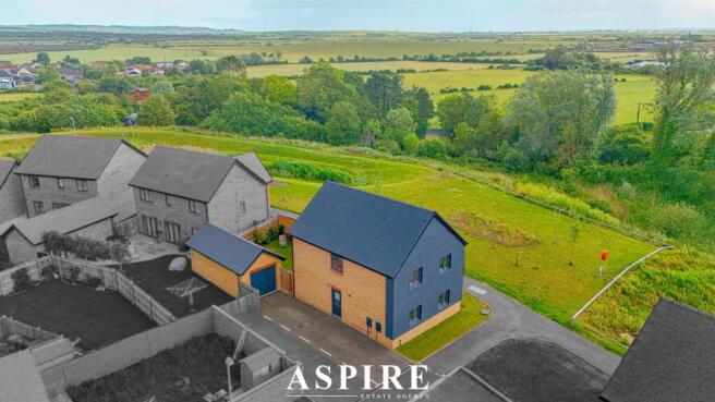 4 bed property, in Ash Close, £575,000