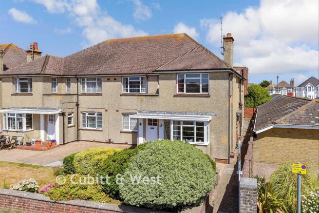 3 bed property, in Anscombe Road, £275,000