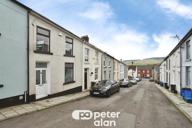3 bed property, in Saxon Street, £140,000