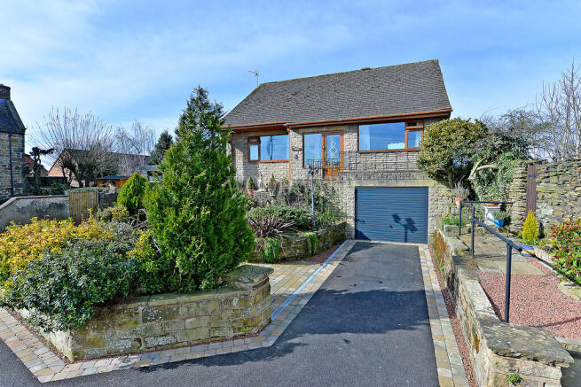 2 bed property, in High Road, £435,000