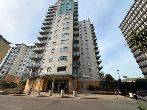 2 bed property, in Axon Place, £220,000
