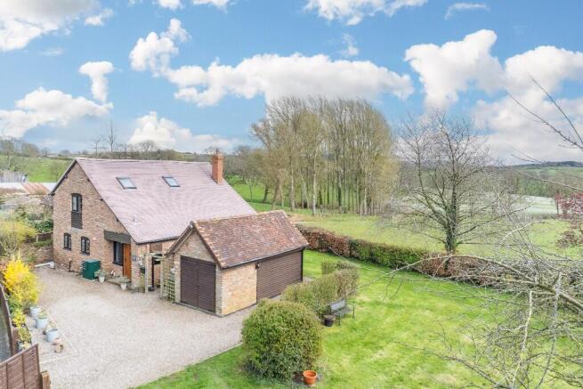 3 bed property, in The Barn House, £600,000