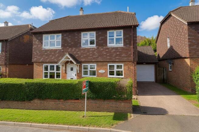 4 bed property, in Weavering Street, £570,000