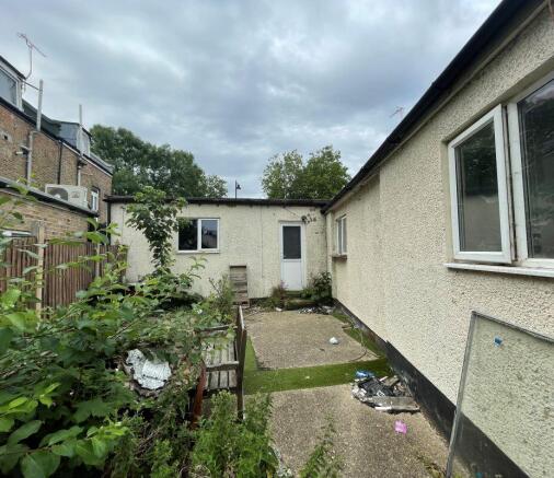 4 bed property, in 1A Lichfield Road, £140,000