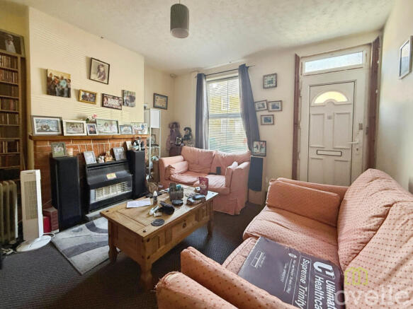 2 bed property, in Gordon Street, £75,000