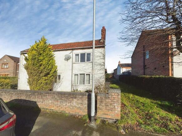 2 bed property, in Sands Lane, £145,000
