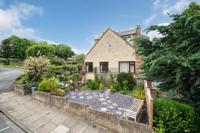 2 bed property, in Ferrands Park Way, £289,950