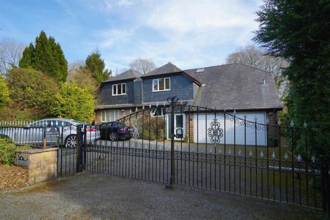 5 bed property, in Foxholes Road, £950,000