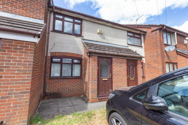 2 bed property, in Avon Street, £80,000