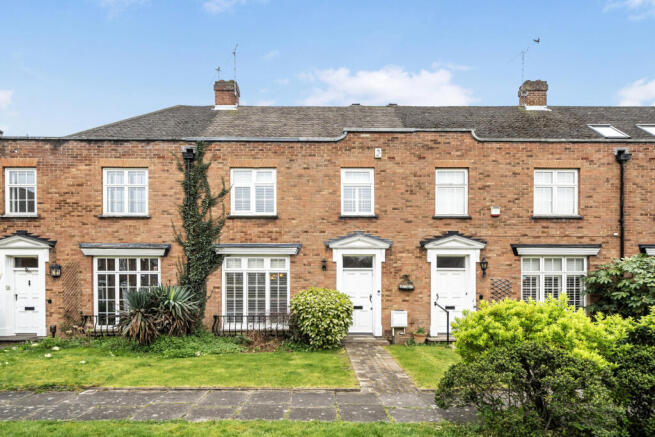 2 bed property, in Flag Walk, £500,000