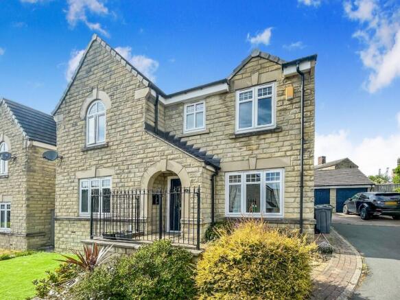 4 bed property, in Victoria Close, £475,000