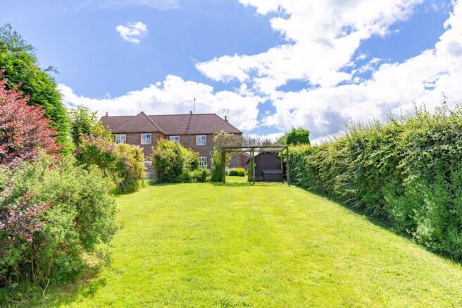 3 bed property, in Stone Quarry Road, £425,000