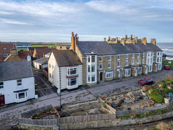 3 bed property, in Cliff Terrace, £350,000