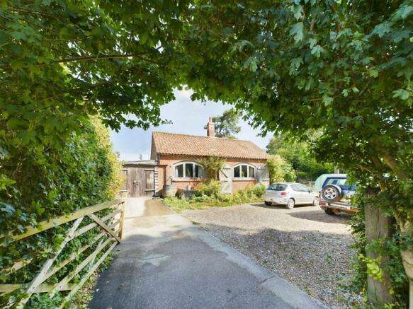 3 bed property, in Thackers Lane, £315,000