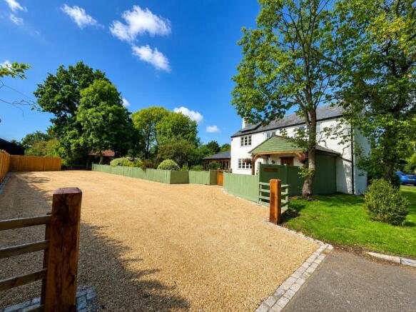 6 bed property, in Silver Street Lane, £1,225,000