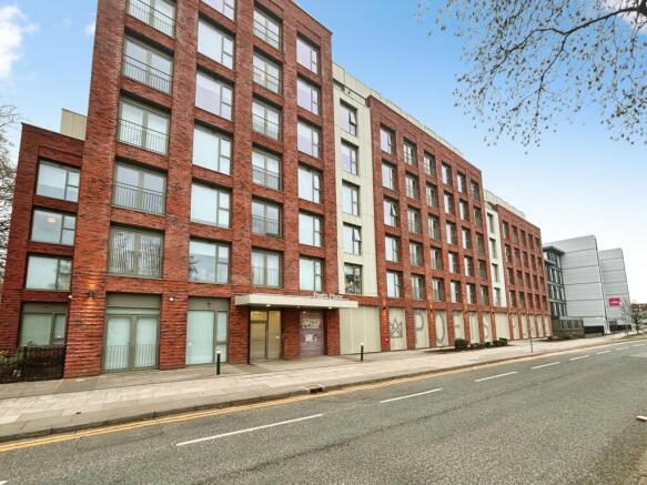 2 bed property, in Great Homer Street, £110,000