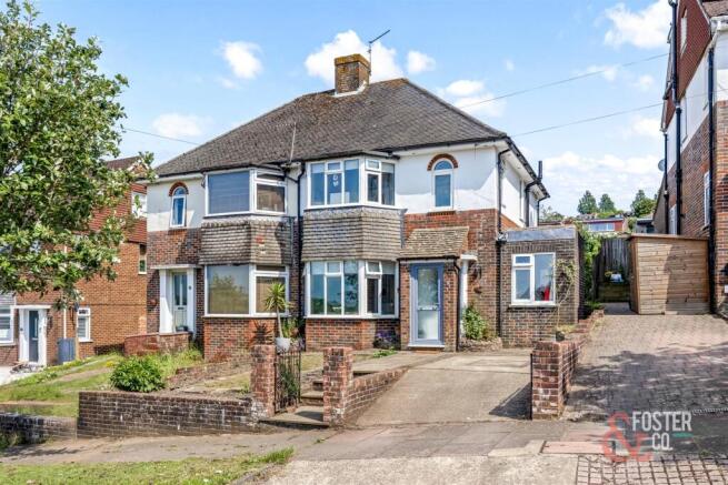 3 bed property, in Highfield Crescent, £550,000