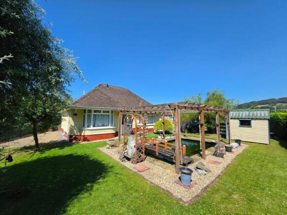 4 bed property, in Golf Links Road, £399,000