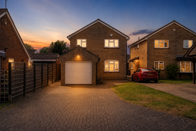 4 bed property, in Hamelin Road, £550,000