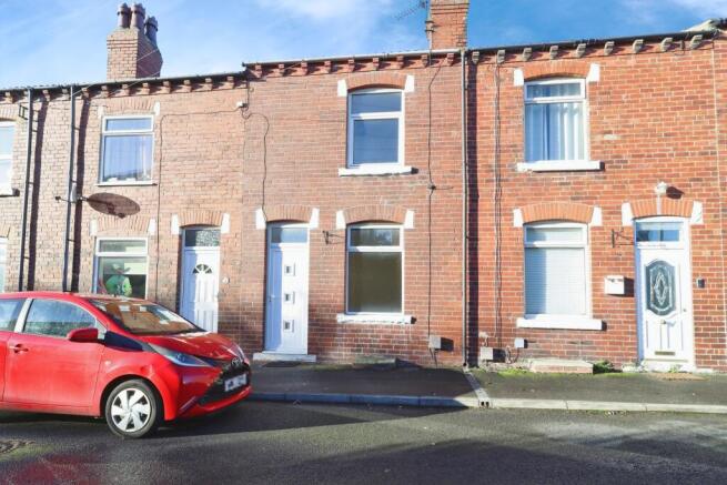 2 bed property, in Park View, £175,000