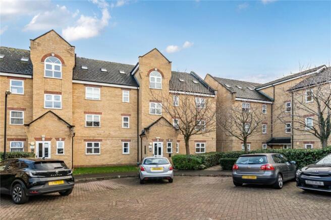 3 bed property, in Kirkland Drive, £330,000