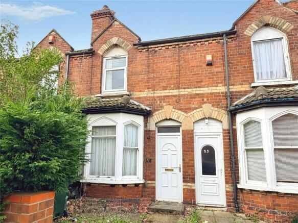 2 bed property, in Queens Road, £65,000