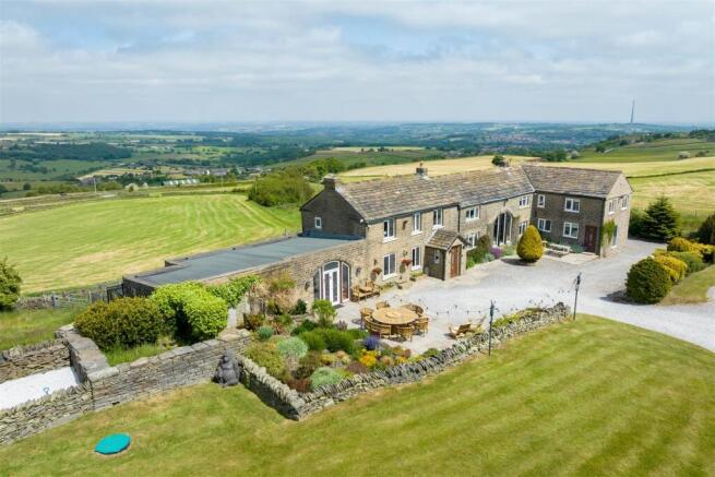 6 bed property, in Far Mount Farm, £1,495,000