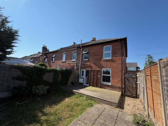 2 bed property, in Cecil Road, £260,000