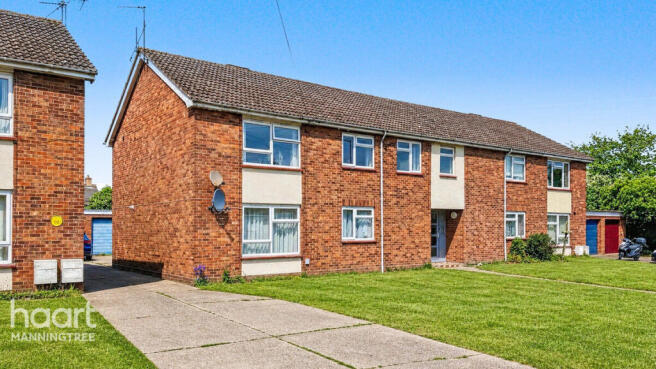 2 bed property, in Colchester Road, £200,000